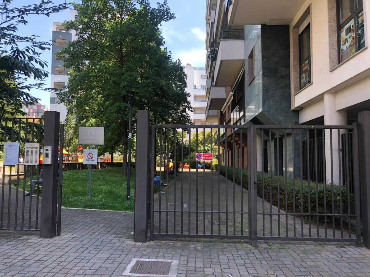 Appartamento Sulla Metro 3 Gialla Maciachini Milan Luaran gambar