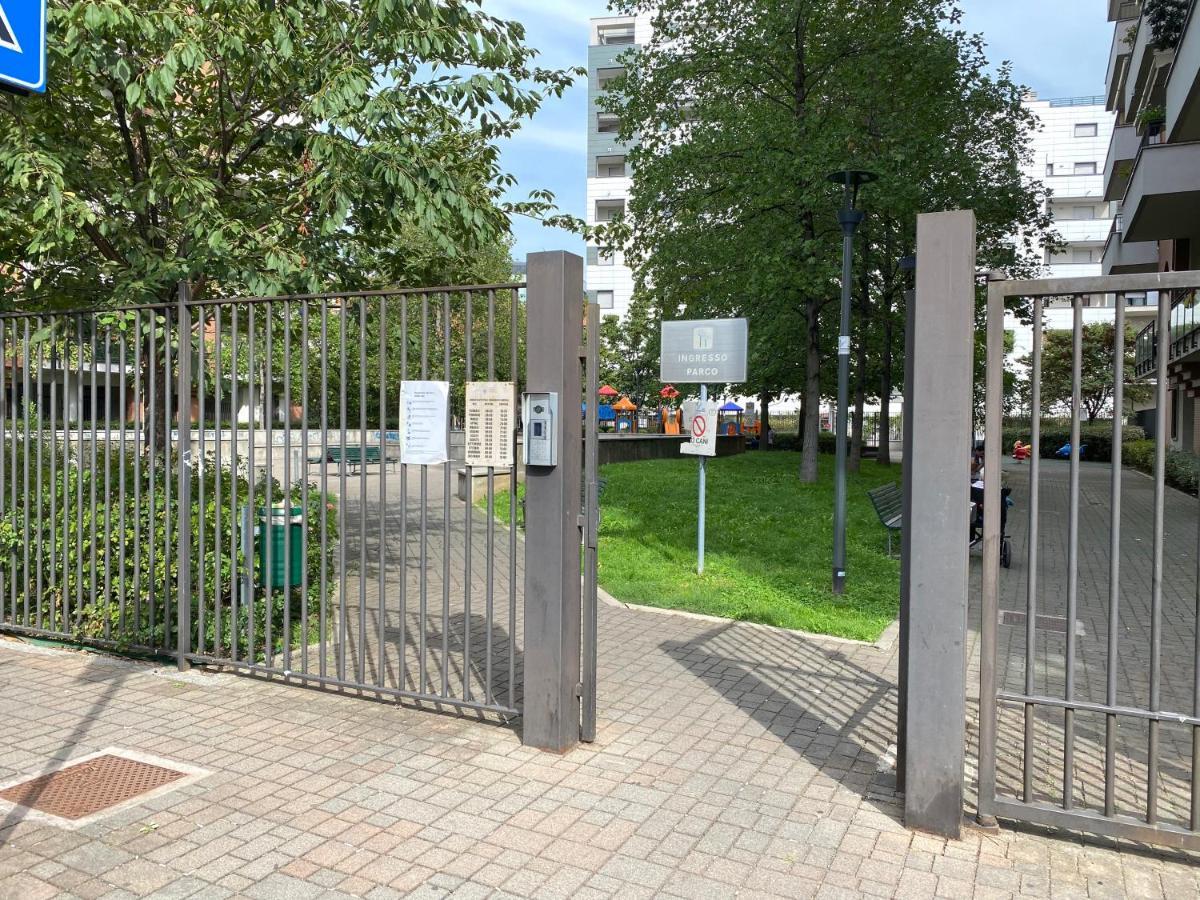 Appartamento Sulla Metro 3 Gialla Maciachini Milan Luaran gambar