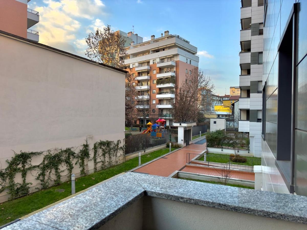 Appartamento Sulla Metro 3 Gialla Maciachini Milan Luaran gambar