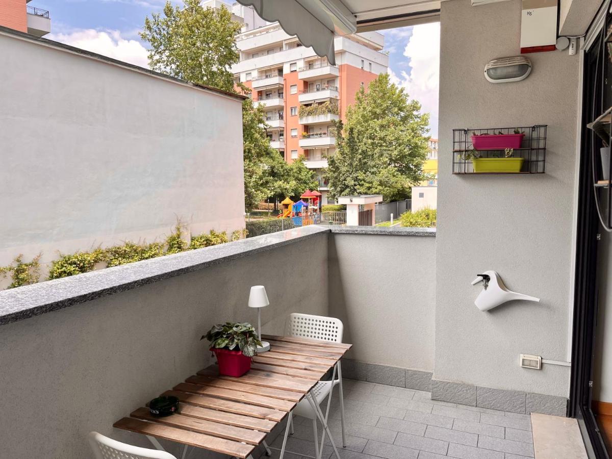 Appartamento Sulla Metro 3 Gialla Maciachini Milan Luaran gambar